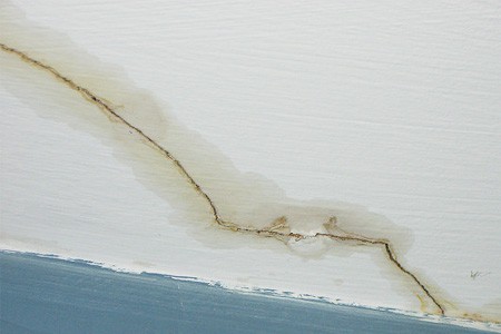 large crack with discolouration